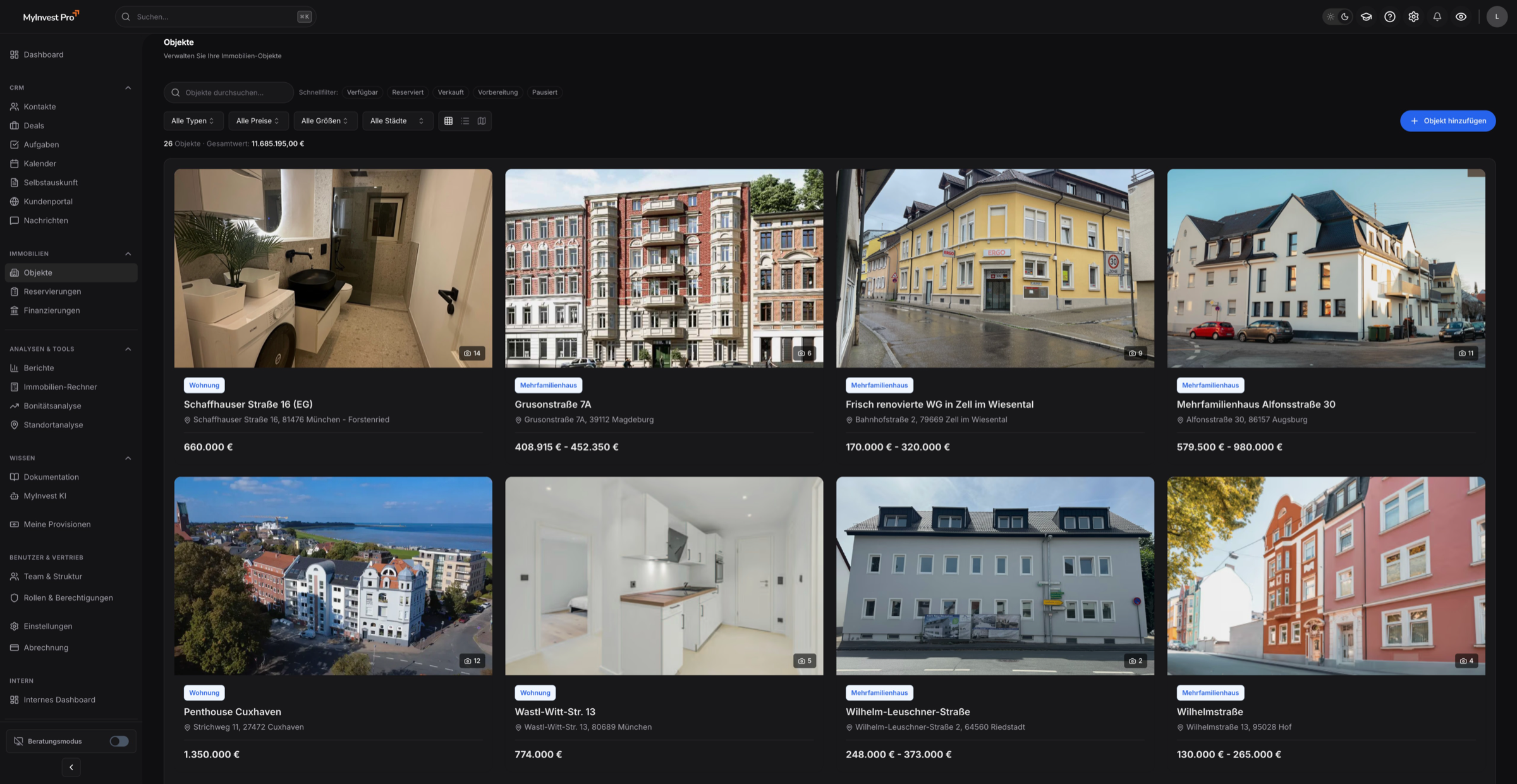 Objektübersicht mit Karten und Filtern im Dark Mode